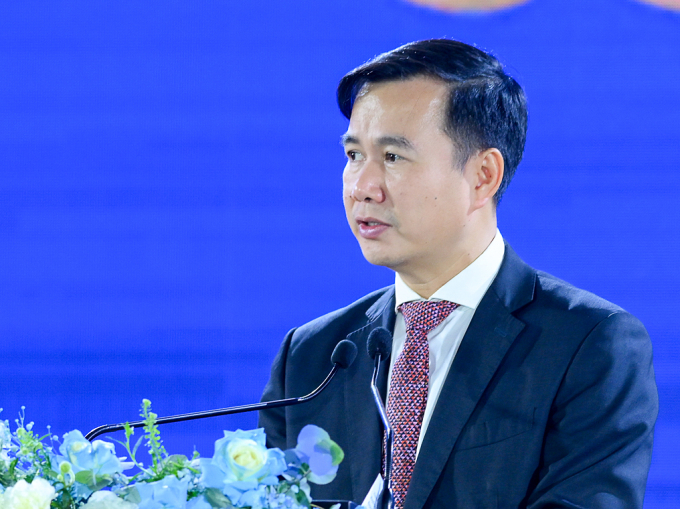 Thứ trưởng Bùi Thế Duy phát biểu khai mạc tọa đàm AI vì nhân loại, chiều 2/12. Ảnh: Như Thanh