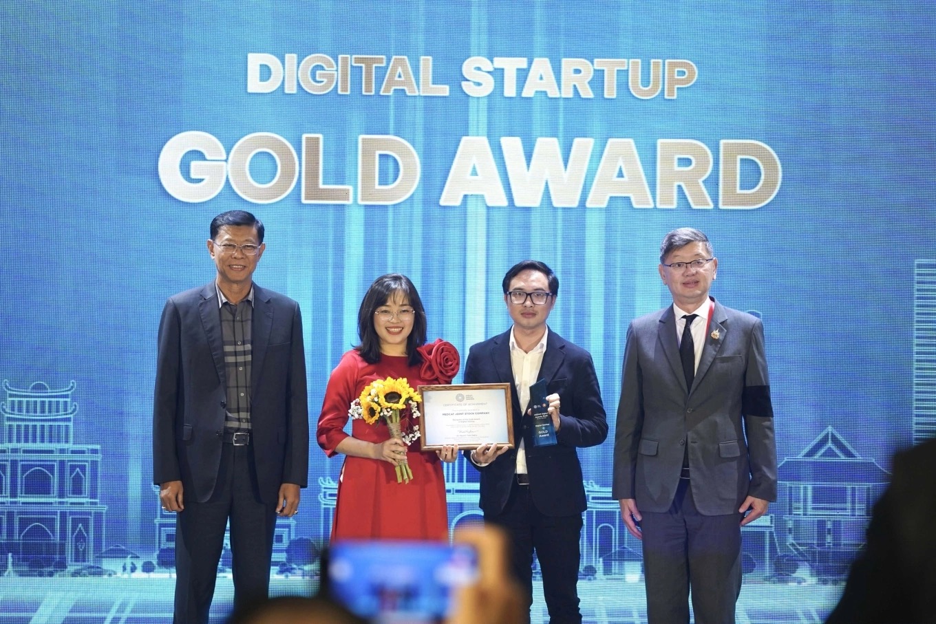 Đại diện MedCAT Nexus nhận giải Vàng hạng mục Startup số Giải thưởng Số ASEAN 2026