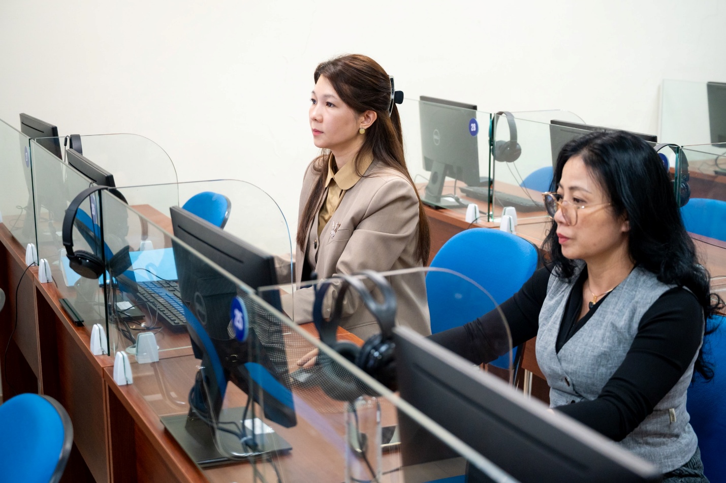 Đảng ủy Hội đồng Dân tộc tập huấn, bồi dưỡng về công tác chuyển đổi số, ứng dụng trí tuệ nhân tạo