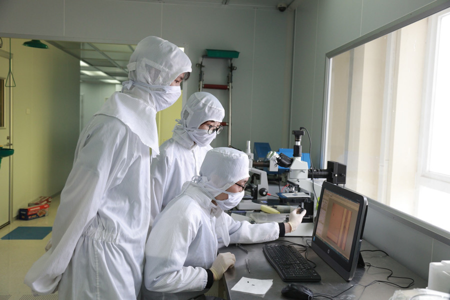 Phòng sạch tại Khoa Vật lý, Trường ĐH Khoa học Tự nhiên (ĐH Quốc gia Hà Nội) được thiết kế chuyên biệt phục vụ đào tạo nguồn nhân lực chất lượng cao.