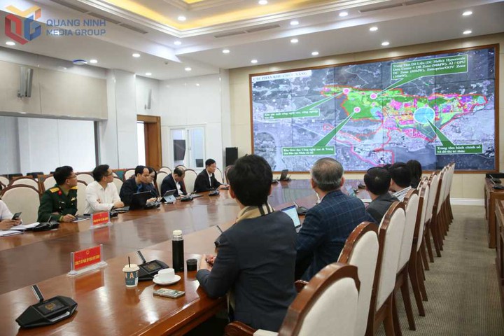 Hội đồng Tư vấn cấp tỉnh về KHCN, đổi mới sáng tạo và chuyển đổi số họp cho ý kiến góp ý vào Đề án Khu kinh tế số và tri thức tự do Quảng Ninh.