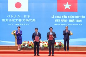 Thứ trưởng Bộ KH&CN Việt Nam Bùi Hoàng Phương và Thứ trưởng Bộ Nội vụ và Truyền thông Nhật Bản Imagawa Takuo đã trao Bản ghi nhớ về hợp tác trong lĩnh vực công nghệ thông tin và truyền thông (ICT) và chuyển đổi số.